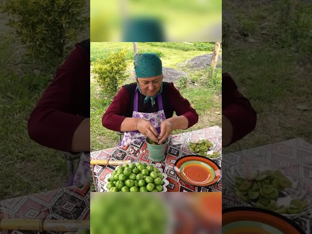 Grandma cooked spaghetti with meat in the village #village #shorts #azerbaijan #asmr