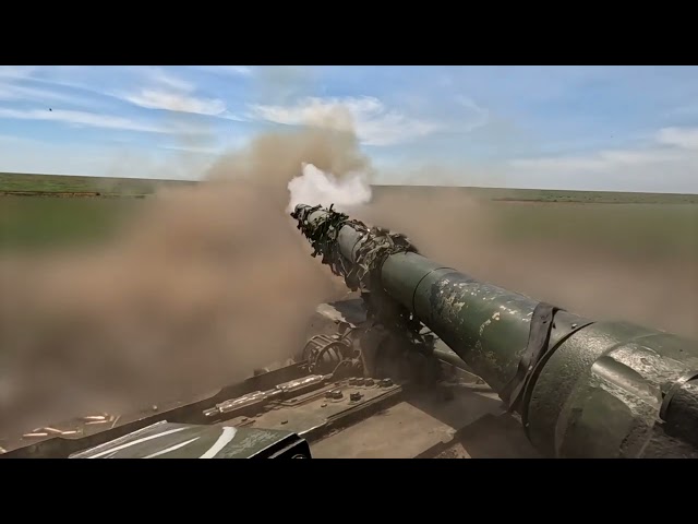 T-80 BVM tank crew of Dnepr Group of Forces wipe out enemy's fortified area north of Rabotino