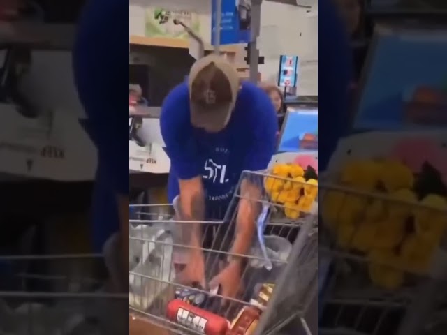 Moment man is FALSELY accused of stealing from Walmart self-checkout 😳