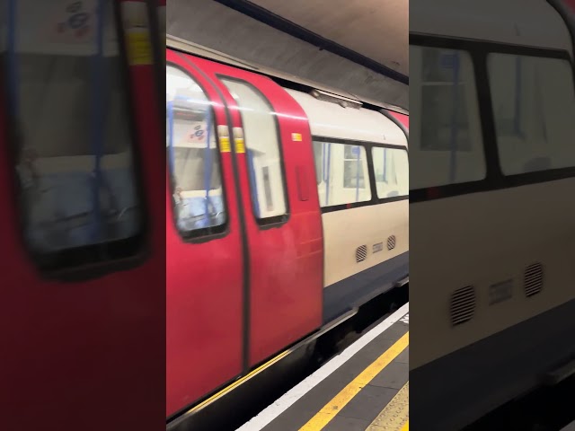 🚂 Let's  go in train! Exploring London's Marvelous Underground: 🚇🏙️🇬🇧" #viral  #shorts #train 🚂
