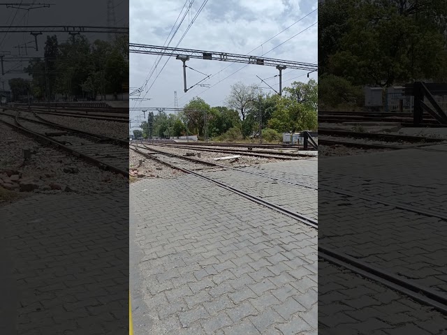 😱Dangerous Honking Vande bharat Express Passing Railway Crossing