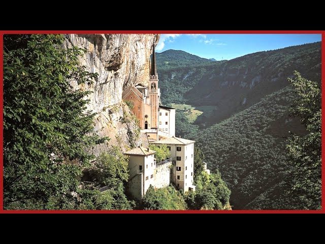Pilgerweg zur Basilika Madonna della Corona (Kirche am Fels) Monte Baldo Gardasee-Region Brentino