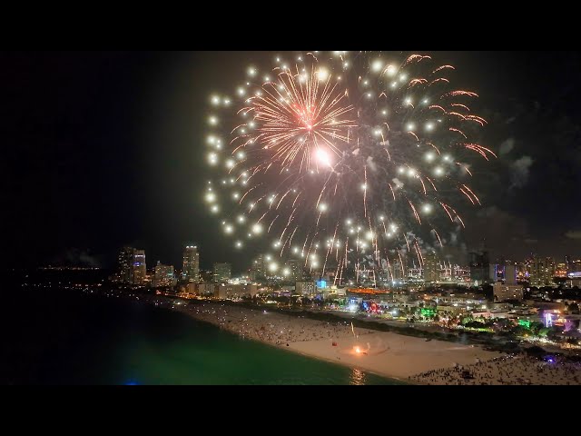 "🎆Celebrating Independence Day in the heart of Miami!🎇 Experience the magic as the sky lights up !✨
