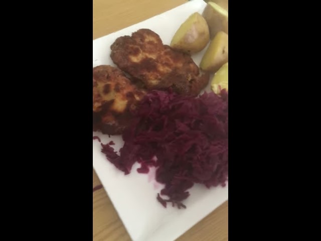 Red cabbage with apple | Chicken Nuggets | boiled Potatoes | #Shorts ( lunch) #rotkohl #germanfood