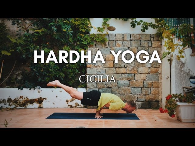 Hardha Yoga. Cicilia.