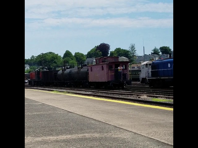 Part 8/8 MaxTrax trains at the Danbury Railroad Museum learning how to drive an New Haven rs1 0673