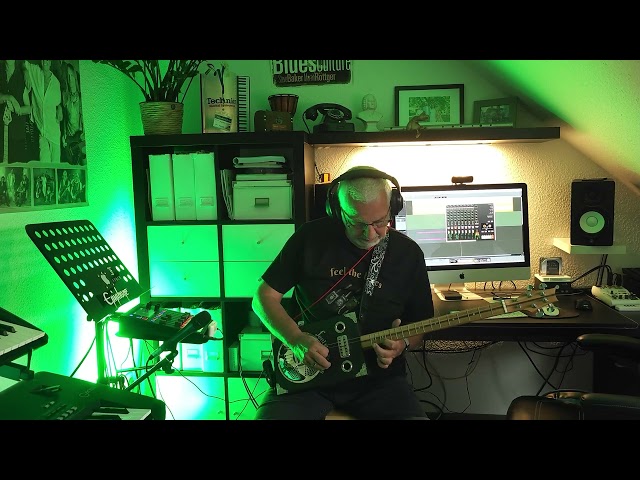 Free Improvisation on 4string Cigarbox Guitar by Musiker Lanze