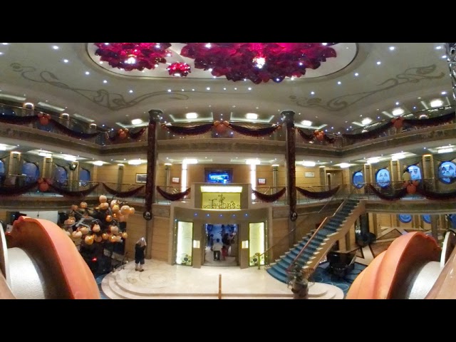 Visão 360º do lobby do Disney Wonder
