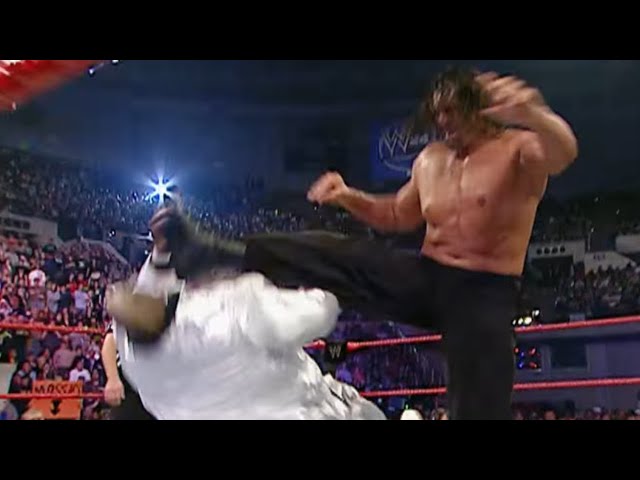 The Great Khali tosses five Superstars in an Over The Top Rope Challenge: Raw, Jan. 22, 2007
