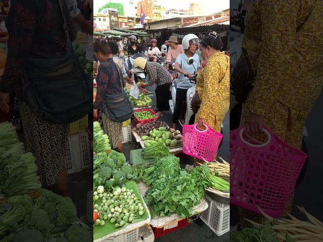 Cambodia Market #cambodianmarkettour #market #foodtours #shorts