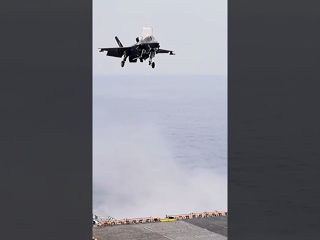F-35 VERTICAL LANDING !!!