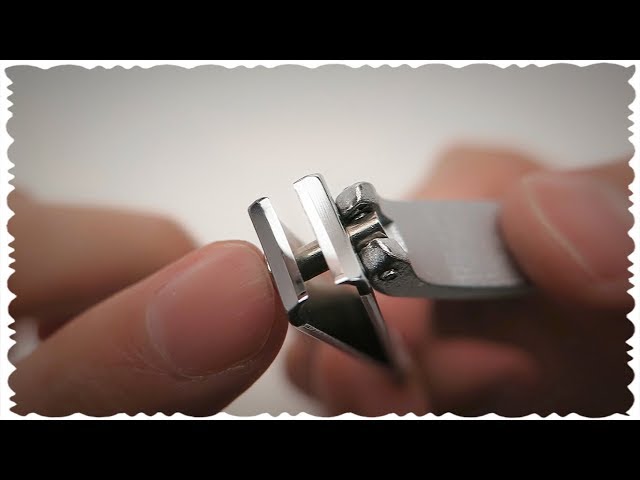 Sharpen the nail clipper with sandpaper