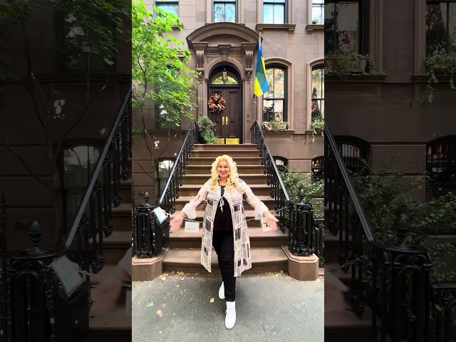 Carrie Bradshaw's Apartment | 64 Perry Street, New York, NY #SHORTS