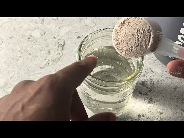 How to Mix Protein Powder With Water