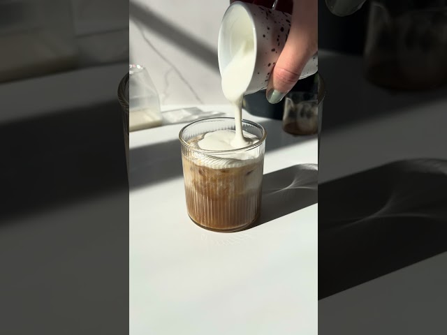 Crème Brûlée Iced Latte Rezept