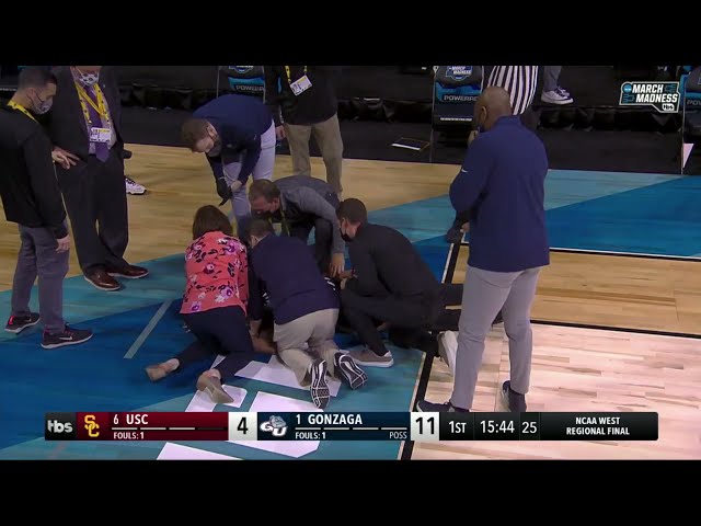 Referee Collapses during USC-Gonzaga Game | 2021 March Madness