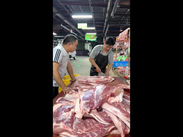 Come on ~ Dashan shows you how to cut fresh pork belly every day. Dashan's pork belly is of famous