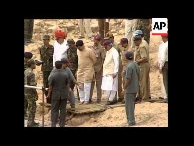 INDIA: POKARAN: PRIME MINISTER VAJPAYEE VISITS NUCLEAR TEST SITE