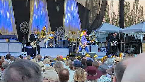 Chris Isaak (with Lyle Lovett) in 2022 at Chateau Ste Michelle Winery