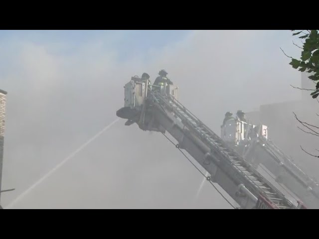 4-alarm fire engulfs Bronx businesses: FDNY
