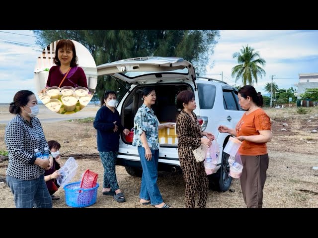 Hộp cháo yêu thương| Nhóm bạn Tố Lê nấu cháo tặng người bệnh ở Vạn Ninh