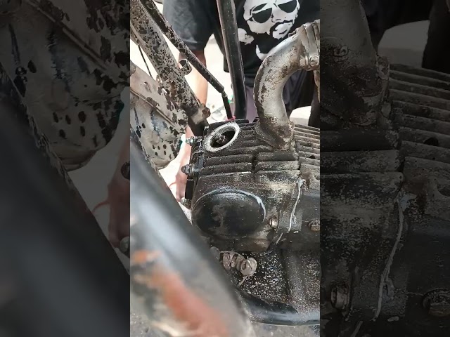 HF Deluxe bike half engine #mechanic #repair #video #splendorsplendor