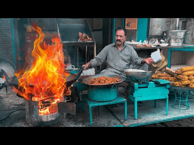 🇵🇰 Lahore, Pakistan: Gawalmandi Food Street - 4K Walking Tour & Captions