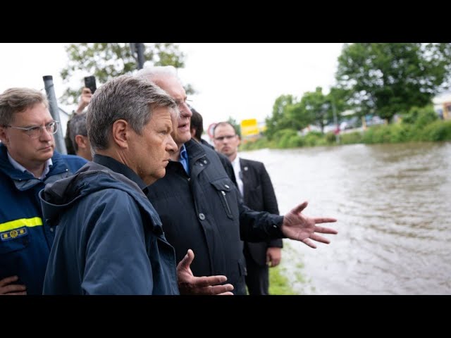 Habeck im Hochwassergebiet: „Diese Naturkatastrophen kosten Leben“