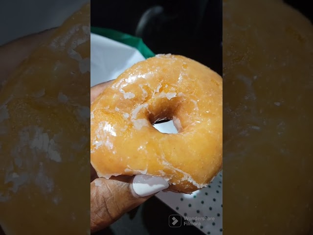Free Krispy.Cream Donut 🍩 When Hot 🔥 Light On