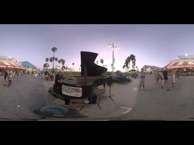 Piano player in Venice Beach