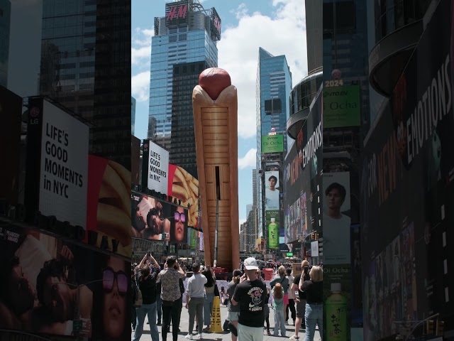 Times Square Hot Dog Confetti Canon #nyc #timessquare #iloveny