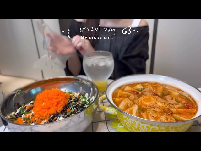 vlog:🍲명란두부찌개와 날치알주먹밥을 만들어 먹고 홍차롤케이크와 망고요거트스무디를 만들어 홈카페를 하는 일상. 비빔국수,양배추만두🥟샐러드 랩🥗,레몬 크림 파스타,수플레 팬케이크🥞