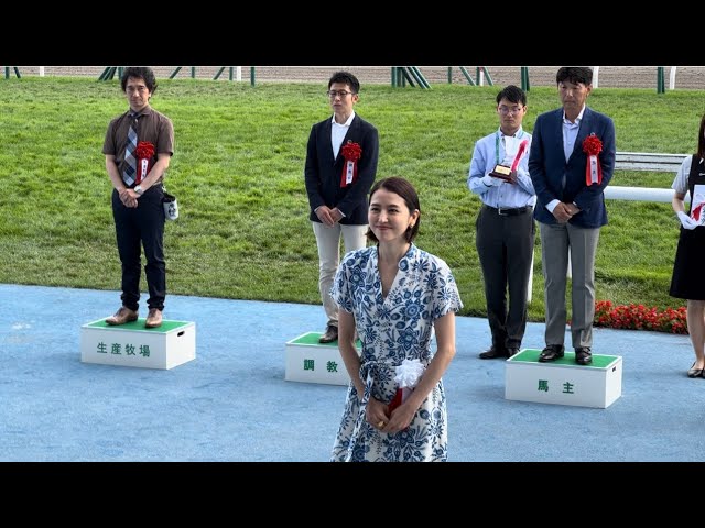 長澤まさみさん、函館記念表彰式のプレゼンターとして函館競馬場に来場 あの有名俳優のお兄様とご挨拶