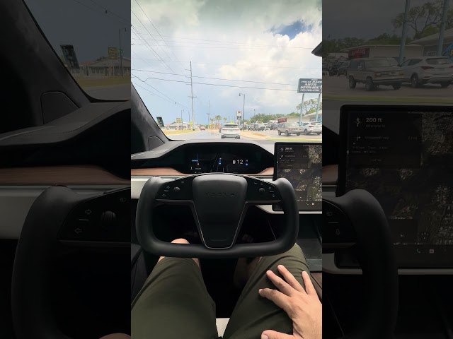 Tesla Full Self Driving vs Roundabout
