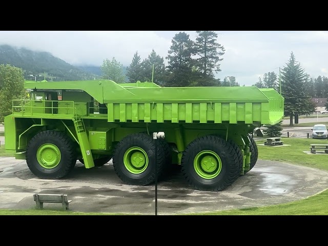 The World’s Largest Tandem Axle Truck Terex 33-19 Titan - Sparwood Bc - 👍sub smash 💥