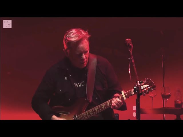 New Order - Love Will Tear Us Apart (Subtitles PT/ENG)