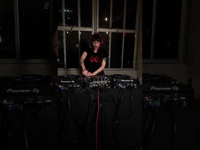 Techno Mix // GIGI  at The Black Room Radio is now live. Watch via link in bio.