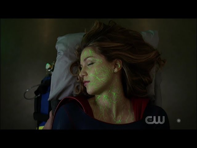 Supergirl 4x03 Opening Scene J'onn saves Supergirl from dropping