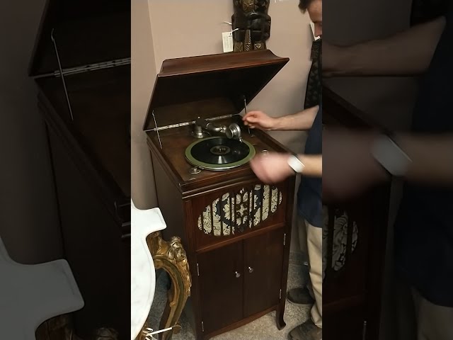Brunswick Antique Record Player Wind Up Phonograph & Records  #decorativeantiques #antique