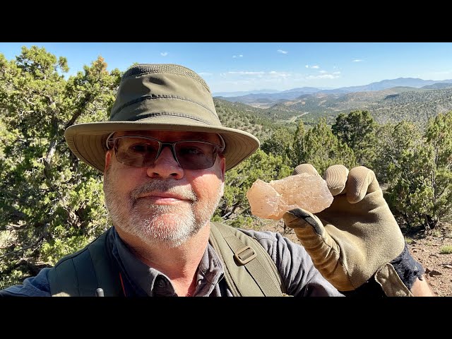 Rockhounding For Volcanic Seam Agate and Chalcedony In The Desert Heat
