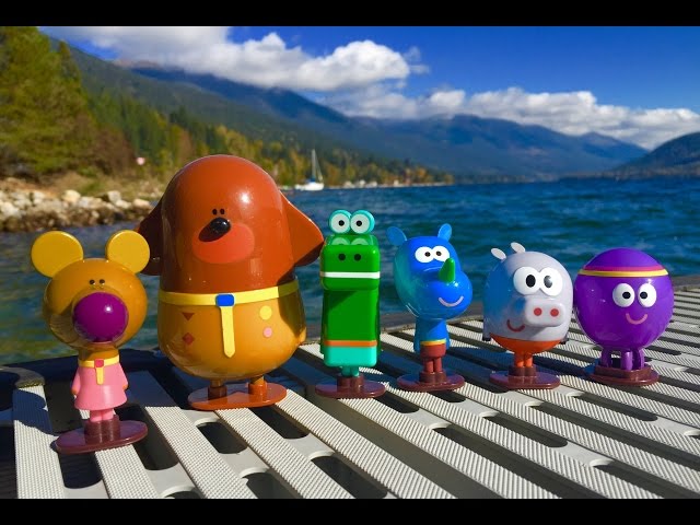 HEY DUGGEE and Squirrels Toys Jump In Lake!