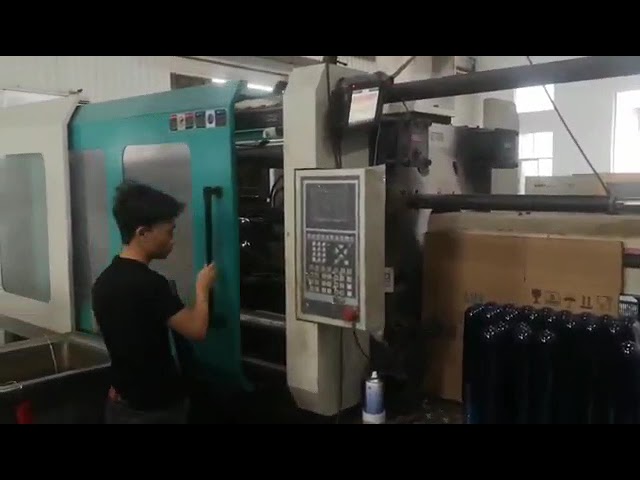 PET Perform mold test in injection molding machine