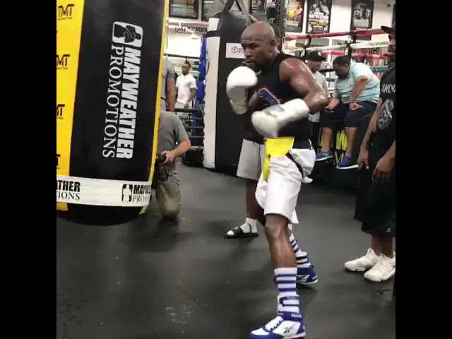 THAT SNAP!⚡Mayweather Perfecting His Jab