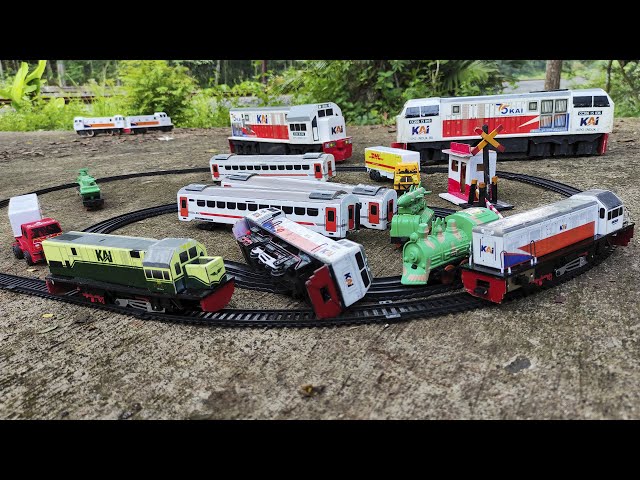 Menemukan dan Menjalankan Mainan Miniatur Kereta Thomas And Friend Kereta Api CC 206, Gerbong Cargo