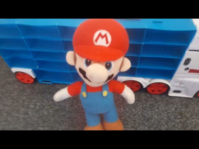 Mario plays football