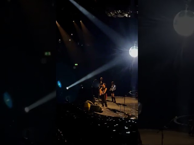 Niall singing “Night changes” in Manchester! 🤍🏴󠁧󠁢󠁥󠁮󠁧󠁿 #niallhoran