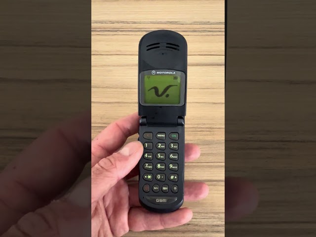 Motorola V3690 (1999) #vintagephone #1990s #retrotech #cellphone #nokia