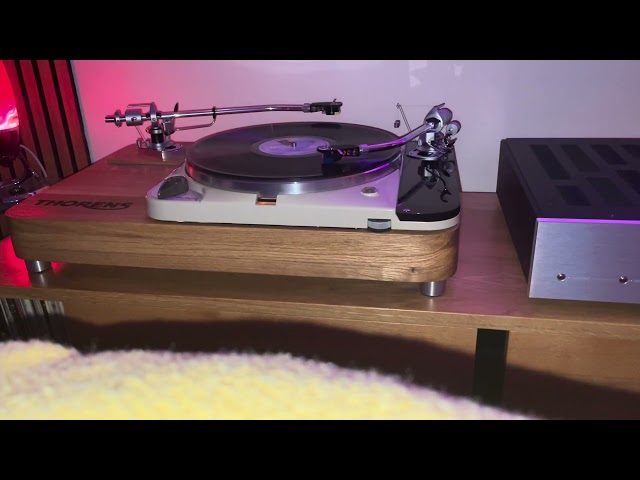 Thorens TD124 plays joni mitchell (court and spark).