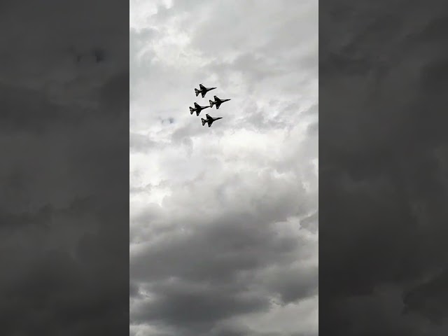 Awesome F16 Thunderbirds Diamond Low Pass! #f16 #f16thunderbirds