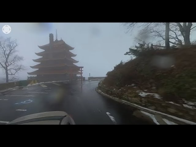 Driving down from the Pagoda during the snow